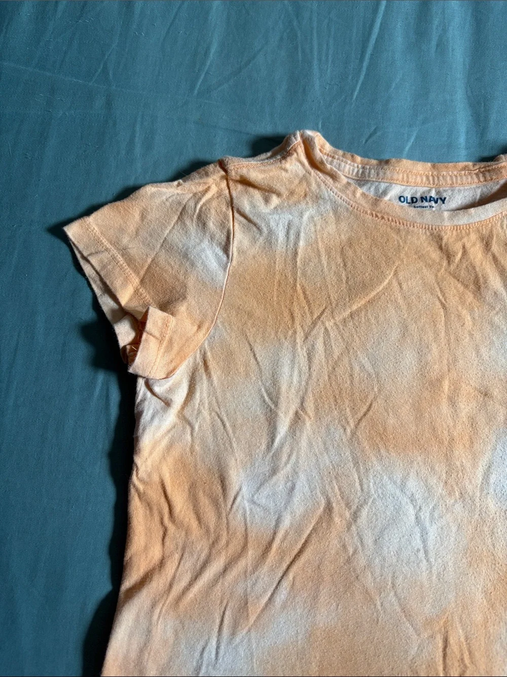 Old Navy Short Sleeve Tie-Dye Tee in Peach and White